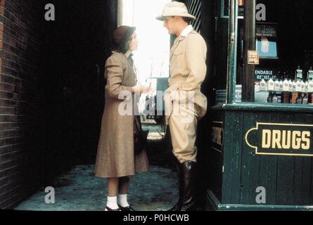 Original Film Titel: DER LILA ROSE VON KAIRO. Englischer Titel: THE PURPLE ROSE VON KAIRO. Regisseur: WOODY ALLEN. Jahr: 1985. Stars: Jeff Bridges; Mia Farrow. Quelle: ORION BILDER / Album Stockfoto