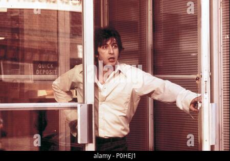 Original Film Titel: Dog Day Afternoon. Englischer Titel: Dog Day Afternoon. Regisseur: Sidney Lumet. Jahr: 1975. Stars: Al Pacino. Quelle: WARNER BROTHERS/Album Stockfoto