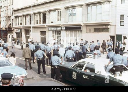 Original Film Titel: Dog Day Afternoon. Englischer Titel: Dog Day Afternoon. Regisseur: Sidney Lumet. Jahr: 1975. Quelle: WARNER BROTHERS/Album Stockfoto