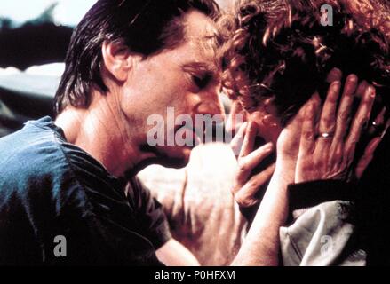 Original Film Titel: SAFE PASSAGE. Englischer Titel: SAFE PASSAGE. Film Regie: ROBERT ALLAN ACKERMAN. Jahr: 1994. Stars: Susan Sarandon; SAM SHEPARD. Quelle: New Line Cinema/Album Stockfoto