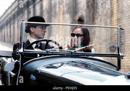 Original Film Titel: The Avengers. Englischer Titel: The Avengers. Regisseur: JEREMIAH S. CHECHIK. Jahr: 1998. Stars: Uma Thurman; Ralph Fiennes. Quelle: WARNER BROTHERS/Album Stockfoto
