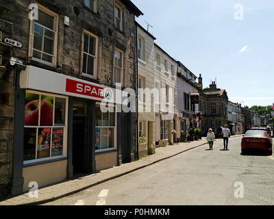 Spar Shop im historischen und hübschen Marktstadt Kirkby Lonsdale, South Lake District, Cumbria, England Stockfoto