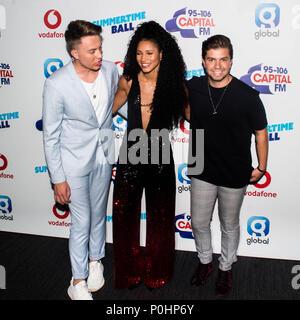 Wembley, Großbritannien. 9. Juni 2018. Römische Kemp (L), Vick hoffen, Sonny Jay (R) in der Hauptstadt im Sommer Ball mit Vodafone im Londoner Wembley Stadion. Die Ausverkauften Veranstaltung Auftritte von diesem Sommer heißesten Künstler Camila Cabello, Shawn Mendes, Rita Ora, Charlie Puth, Jess Glynne, Craig David, Anne-Marie, rudimentären, Sean Paul, sauber Bandit, James Arthur, Sigala, Jahre und Jahre, Jax Jones, Raye, Jonas Blau, Mabel, Stefflon Don, Yungen und G-Eazy. Michael Tubi/Alamy leben Nachrichten Stockfoto