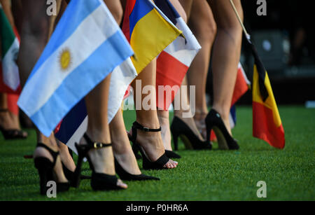 Deutschland, Rust, 08. Juni 2018, Kandidaten auf der Bühne an der Miss World Cup Wettbewerb 2018 in den Europa-Park. 32 junge Frauen aus Ländern der Fußball WM 2018 die Teilnahme an der Schönheit Pageant konkurriert. Foto: Patrick Seeger/dpa Stockfoto