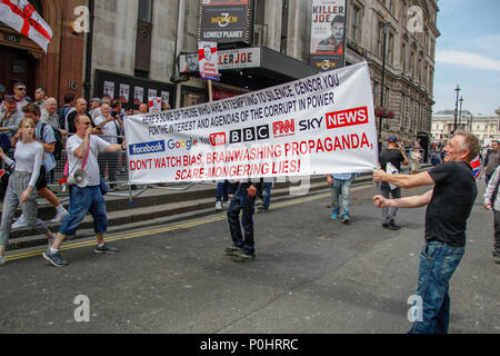 London, UK, 9. Juni 2018. Unterstützer von Tommy Robinson sammeln in Central London Credit: Alex Cavendish/Alamy leben Nachrichten Stockfoto