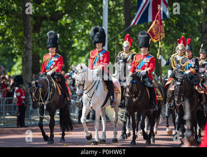 London, UK, 9. Juni 2018. (L - r) Prinz Charles, Prinz von Wales, Prinz William, Herzog von Cambridge und Prinz Andrew, Herzog von York und Prinzessin Anne während die Farbe - Königin Elizabeth II Geburtstag Parade 2018 in der Mall, Buckingham Palace, England am 9. Juni 2018. Foto von Andy Rowland. Credit: Andrew Rowland/Alamy Live News Credit: Andrew Rowland/Alamy Live News Credit: Andrew Rowland/Alamy leben Nachrichten Stockfoto