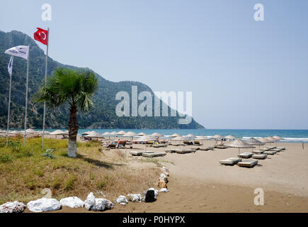 25. Mai 2018, Türkei, Dalyan: eine Türkische Flagge am Iztuzu Strand fliegen. - Keine LEITUNG SERVICE - Foto: Jens Kalaene/dpa-Zentralbild/dpa Stockfoto