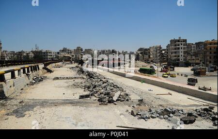 Aleppo, Syrien. 9. Juni, 2018. Foto auf Juni 6, 2018 zeigt einen Teil des al-Haj Brücke unter den Wiederaufbau in Aleppo, Syrien. Etwa 70 Prozent der Infrastruktur im Norden der syrischen Stadt Aleppo wurden rekonstruiert, da die Stadt war voll von der syrischen Armee Ende 2016 wiederholt. Credit: Ammar Safarjalani/Xinhua/Alamy leben Nachrichten Stockfoto