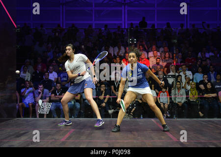 Dubai, VAE. 9 Jun, 2018. Welt Nr. 1 Nour El Sherbini in Ägypten (links) Schlaglandsmann Raneem El Welily 11-5, 9-11, 11-8, 11-5 das Finale der 2017/18 Frauen PSA Dubai World Series Finals zu gewinnen. Dies ist das erste Mal, dass El Sherbini dieser Titel hat in ihrer Karriere Kredit gewonnen: Feroz Khan/Alamy leben Nachrichten Stockfoto