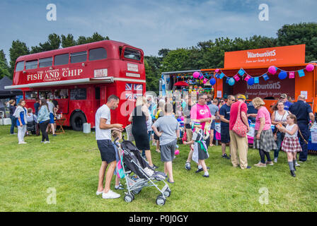 Bognor, UK. 9. Juni 2018. Bognor Regis Karneval entlang der Promenade und der Seebrücke, West Sussex, Vereinigtes Königreich, 9. Juni 2018. Credit: Stuart C. Clarke/Alamy leben Nachrichten Stockfoto