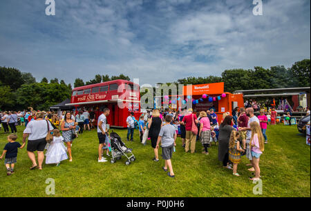 Bognor, UK. 9. Juni 2018. Bognor Regis Karneval entlang der Promenade und der Seebrücke, West Sussex, Vereinigtes Königreich, 9. Juni 2018. Credit: Stuart C. Clarke/Alamy leben Nachrichten Stockfoto