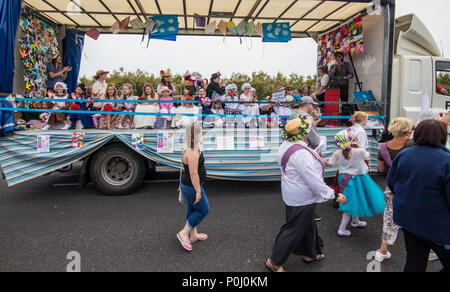 Bognor, UK. 9. Juni 2018. Bognor Regis Karneval entlang der Promenade und der Seebrücke, West Sussex, Vereinigtes Königreich, 9. Juni 2018. Credit: Stuart C. Clarke/Alamy leben Nachrichten Stockfoto