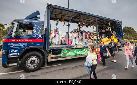 Bognor, UK. 9. Juni 2018. Bognor Regis Karneval entlang der Promenade und der Seebrücke, West Sussex, Vereinigtes Königreich, 9. Juni 2018. Credit: Stuart C. Clarke/Alamy leben Nachrichten Stockfoto