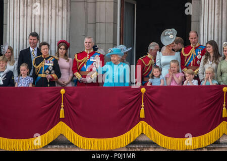 London, Großbritannien. Vom 9. Juni 2018 - die Mitglieder der britischen königlichen Familie, einschließlich der Königin, Prinz William und Prinz Harry, Meghan Markle (Herzogin von Sussex) und mehr. Prinz Philip war nicht vorhanden. Credit: Benjamin Wareing/Alamy leben Nachrichten Stockfoto
