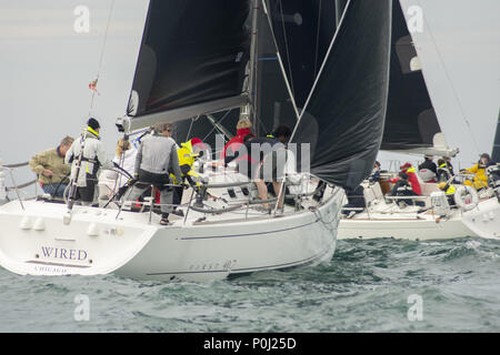 Chicago, IL, USA. 8. Juni 2018. Die National Offshore One Design Regatta 2018 findet in Chicago vom 8. Juni bis 10. Juni. Segler auf mehr als 100 Boote sammeln Ihre sailling Wissen gegen einander zu testen. Es gibt 3 Kreise der verschiedenen Flotten Racing. Am Samstag, den einige der Boote gehen auf eine lange Strecke Rennen, während die anderen Rennen rund um die Marken, die von der Rennleitung festgelegt. Credit: ZUMA Press, Inc./Alamy leben Nachrichten Stockfoto