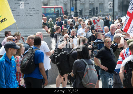 London, Großbritannien. 9. Juni 2018. Kostenlose Tommy Robinson Protest in London Trafargal Square von Artur Kula - Jabba © JabbaPhoto Credit: Artur Kula/Alamy leben Nachrichten Stockfoto