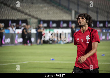 Kairo, Ägypten. 09 Juni, 2018. Ägyptens Mohamed Elneny nimmt Teil an einem Training für Ägyptens Fußball-Nationalmannschaft in Vorbereitung auf die WM 2018 in Russland, in Kairo Stadium, in Kairo, Ägypten, 09. Juni 2018. Credit: gehad Hamdy/dpa/Alamy leben Nachrichten Stockfoto