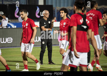 Kairo, Ägypten. 09 Juni, 2018. Der ägyptischen Fußball-Nationalmannschaft Trainer Hector Cuper führt eine Schulung für die Mannschaft in der Vorbereitung auf die Weltmeisterschaft 2018 in Russland, in Kairo Stadium, in Kairo, Ägypten, 09. Juni 2018. Credit: gehad Hamdy/dpa/Alamy leben Nachrichten Stockfoto