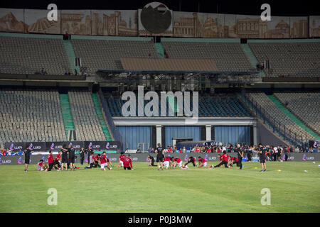 Kairo, Ägypten. 09 Juni, 2018. Einen allgemeinen Überblick über das Training der ägyptischen Fußball-Nationalmannschaft in Vorbereitung auf die WM 2018 in Russland, in Kairo Stadium, in Kairo, Ägypten, 09. Juni 2018. Credit: gehad Hamdy/dpa/Alamy leben Nachrichten Stockfoto