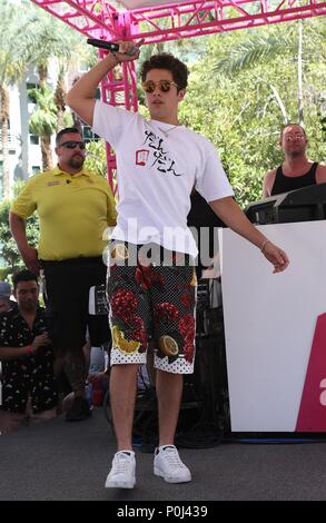 Las Vegas, NV, USA. 9. Juni, 2018. Austin Mahone in der Ankunftshalle für Austin Mahone Leben führen Sie bei GO Pool Dayclub, Flamingo Las Vegas, Las Vegas, Nevada, 9. Juni 2018. Credit: MORA/Everett Collection/Alamy leben Nachrichten Stockfoto