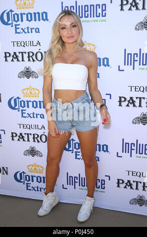 Las Vegas, NV, USA. Juni 2018. Juni 2018 - Las Vegas, Nevada - Brooke Evers. Brooke Evers im LINQ Pool. Foto: MJT/Admedia Stockfoto
