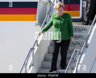 Saguenay, Kanada. 8. Juni 2018. Die deutsche Bundeskanzlerin Angela Merkel bei YBG Bagotville Airport ankommen zu Teil des Gipfels der G7 2018 Charlevoix. Credit: Patrice Lapointe/ZUMA Draht/Alamy leben Nachrichten Stockfoto