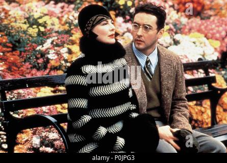 Original Film Titel: BULLETS OVER BROADWAY. Englischer Titel: BULLETS OVER BROADWAY. Regisseur: WOODY ALLEN. Jahr: 1994. Stars: John Cusack, Dianne Wiest. Copyright: nur redaktionell Innen verwenden. Dies ist eine öffentlich verteilten Handzettel. Zugriffsrechte nur, keine Lizenz des Urheberrechts zur Verfügung gestellt. Vorgeschriebene Genehmigung zu Visual Symbol (www.visual-icon.com) Für die Reproduktion des Bildes erforderlich ist. Credit: Miramax Films/SWEETLAND FILMS/HAMILL, BRIAN/Album Stockfoto