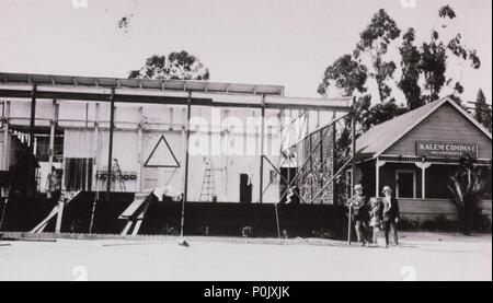 Beschreibung: HISTORIA DEL CINE. PRIMEROS ESTUDIOS. Estudio de la Compañía Kalem, en 1913, situado en el1425 de Flamingo St. (Hollywood). Original Film Titel: FILM GESCHICHTE: Frühe STUDIOS. Englischer Titel: FILM GESCHICHTE: Frühe STUDIOS. Stockfoto