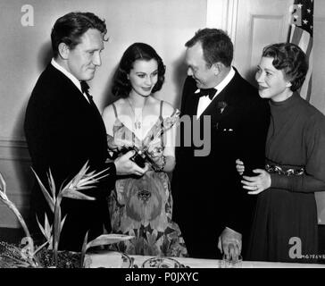 Beschreibung: 12 Academy Awards (1940). Vivien Leigh, beste Schauspielerin für "mit dem Wind". Spencer Tracy, Thomas Mitchell und Fay Bainter begleiten.. Jahr: 1940. Stars: FAY BAINTER, Vivien Leigh; THOMAS MITCHELL; Spencer Tracy. Stockfoto