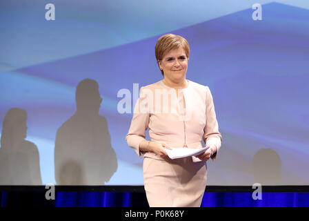 Erster Minister Nicola Sturgeon liefert ihrer Grundsatzrede den Delegierten auf Frühling Konferenz an der Aberdeen Exhibition and Conference Centre (AECC), Aberdeen die Scottish National Party. Stockfoto