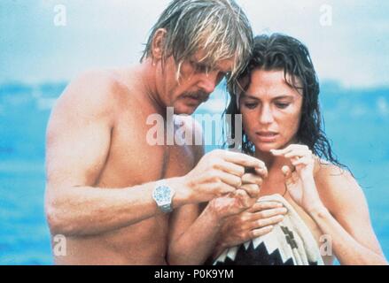 Original Film Titel: DER TIEFE. Englischer Titel: DER TIEFE. Regisseur: Peter Yates. Jahr: 1977. Stars: Jacqueline Bisset, Nick Nolte. Quelle: Columbia Pictures/Album Stockfoto