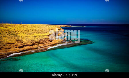 Landschaft mit Sand Ageeba Beach in der Nähe von Marsa Matruh, Ägypten Stockfoto