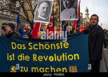 Die Liebknecht-Luxemburg-Demonstration ist eine jährliche politische Demonstration in Erinnerung an die Revolutionären Sozialisten Karl Liebknecht und Rosa Luxembur Stockfoto