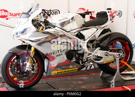 Norton V4 SS, Isle of man TT 2018. Tourist Trophy Straßenrennen, Boxen / Paddock Stockfoto