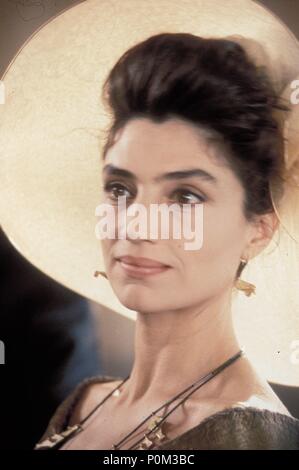 Original Film Titel: UNA MUJER bajo la lluvia. Englischer Titel: EINE FRAU IN DEN REGEN. Regisseur: GERARDO VERA. Jahr: 1992. Stars: Angela Molina. Stockfoto