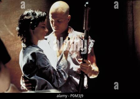 Original Film Titel: Natural Born Killers. Englischer Titel: Natural Born Killers. Regisseur: Oliver Stone. Jahr: 1994. Stars: Juliette Lewis, Woody Harrelson. Copyright: nur redaktionell Innen verwenden. Dies ist eine öffentlich verteilten Handzettel. Zugriffsrechte nur, keine Lizenz des Urheberrechts zur Verfügung gestellt. Vorgeschriebene Genehmigung zu Visual Symbol (www.visual-icon.com) Für die Reproduktion des Bildes erforderlich ist. Credit: CANAL+/Regency/ALCOR/Album Stockfoto