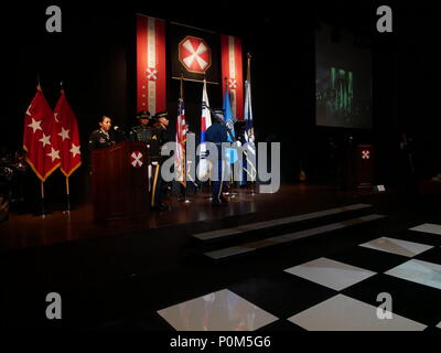 Die achte Armee ist die wichtigste Feldarmee der Streitkräfte der Vereinigten Staaten Korea, die für Bodenoperationen auf der koreanischen Halbinsel verantwortlich ist. Das Archivbild dokumentiert den 243. Army Birthday Ball, der am 1. Juni 2018 im SINTEX Convention Center in Suwon (Südkorea) stattfand, wo sich die Mitglieder des Militärs zu formellen Feierlichkeiten und Preisverleihungen versammelten. Stockfoto
