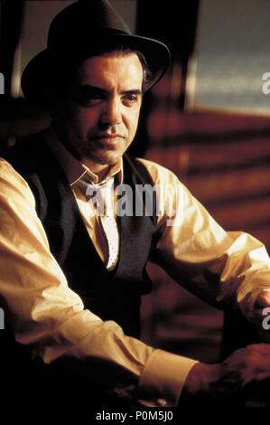 Original Film Titel: MULHOLLAND FALLS. Englischer Titel: MULHOLLAND FALLS. Regisseur: LEE THAMAHORI. Jahr: 1996. Stars: Chazz Palminteri. Quelle: Metro Goldwyn Mayer/EMERSON, SAM/Album Stockfoto