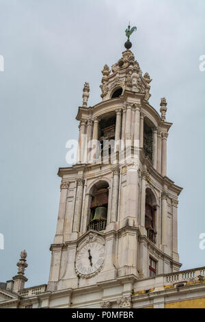 Mafra Portugal. 02. Juni 2018. Die nationalen Palast von Mafra in Mafra Dorf in der Nähe von Lissabon, Portugal. Stockfoto