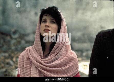 Original Film Titel: Letzte Ölung. Englischer Titel: Letzte Ölung. Regisseur: Donald S. BELLISARIO. Jahr: 1988. Stars: DAPHNE ZUNIGA. Credit: M. G. M/United Artist/TENNER, SUZANNE/Album Stockfoto