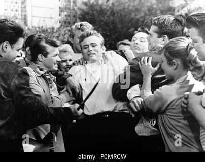 Original Film Titel: REBELLEN OHNE URSACHE. Englischer Titel: REBELLEN OHNE URSACHE. Regisseur: Nicholas Ray. Jahr: 1955. Stars: James Dean. Quelle: WARNER BROTHERS/Album Stockfoto