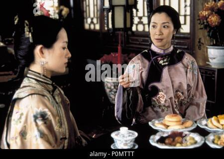 Original Film Titel: WO HU CANG LONG. Englischer Titel: Crouching Tiger, Hidden Dragon". Regisseur: Ang Lee. Jahr: 2000. Stars: ZIYI ZHANG, Michelle Yeoh. Quelle: COLUMBIA TRI STAR/Album Stockfoto