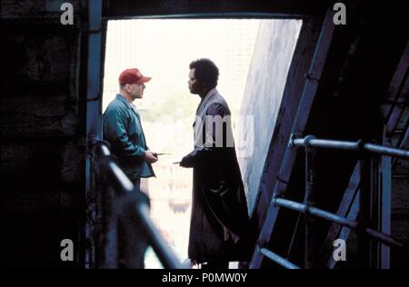 Original Film Titel: Unzerbrechlich. Englischer Titel: Unzerbrechlich. Regisseur: M.NIGHT SHYAMALAN. Jahr: 2000. Stars: Bruce Willis, Samuel L. Jackson. Credit: TOUCHSTONE PICTURES/MASI, FRANK/Album Stockfoto