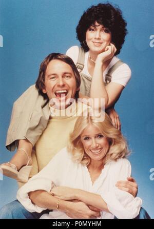 Original Film Titel: DREI DER GESELLSCHAFT. Englischer Titel: DREI DER GESELLSCHAFT. Jahr: 1977. Stars: SUZANNE SOMERS; JOYCE DEWITT; JOHN RITTER. Credit: DLT ENTERTAINMENT LTD. /Album Stockfoto