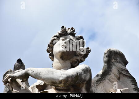 Rom, den 17. Mai 2018, Statuen der Engel von den Schülerinnen und Schülern von Bernini 1669 modelliert und auf der S. Angelo Brücke. Details und close-up Stockfoto