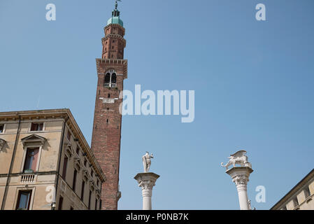 Vicenza, Italien - 26. Mai 2018: Blick auf die Basilika Palladiana und Torre Bissara Stockfoto