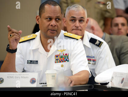 Die Navy Region Northwest ist ein Regionalkommando der US Navy, das für die Küstenanlagen im pazifischen Nordwesten zuständig ist. Das Archivbild dokumentiert die Teilnahme der Führung der Navy Region Northwest an einem Seminar zur Unterstützung der Zivilbehörden im Camp Withycombe, Clackamas, Oregon, am 7. Juni 2018. Behandlung der Notfallplanung der Cascadia-Subduktionszone. Stockfoto