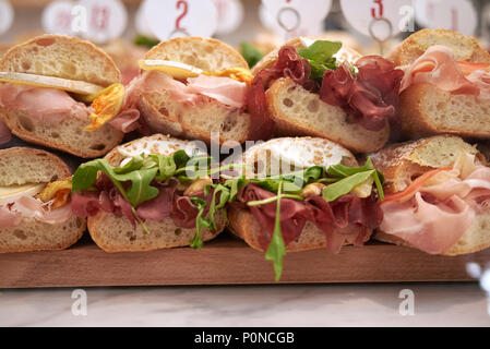 Verschiedene Sandwiches in eine Bar Stockfoto