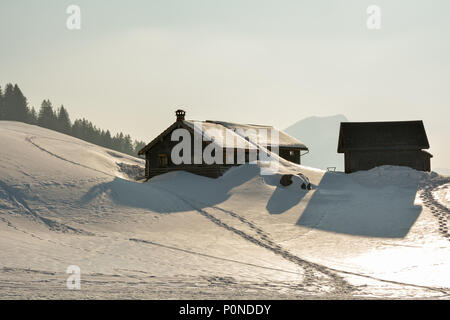 Alte Holzhütten in den Schweizer Alpen Stockfoto