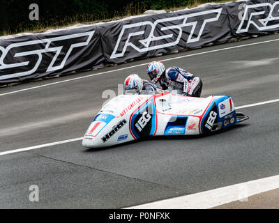 Nummer 1, Ben Birchall/Tom Birchall, Seitenwagen - Fahrer und Beifahrer, Isle of Man TT 2018. Tourist Trophy Straße Rennen, Mountain Course Stockfoto